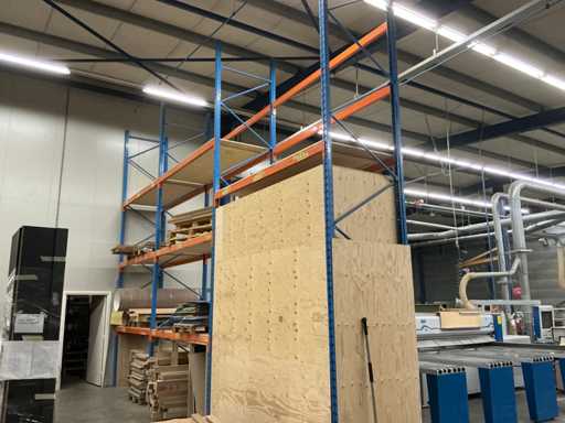 Pallet racking (3 sections)