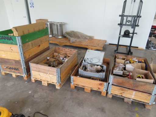 Lotto di fissaggi e accessori per macchine