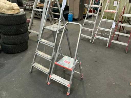 Various stepladders (2x)