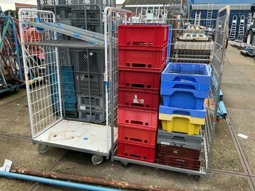 14 casse impilabili + 2 contenitori mobili