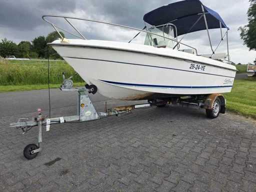 B2 Marine - Cap Ferret - Barcă de pescuit Console cu motor exterior Tohatsu de 70 CP cu remorcă Riba