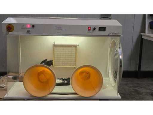 INGÉNIA - Glove Box