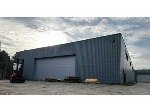 Locaux commerciaux démontables d’environ 2000 m2