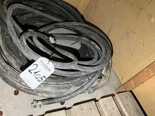 O mulțime de furtunuri de apă