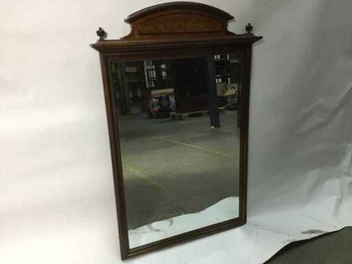 Specchio francese antico sopra il mantello