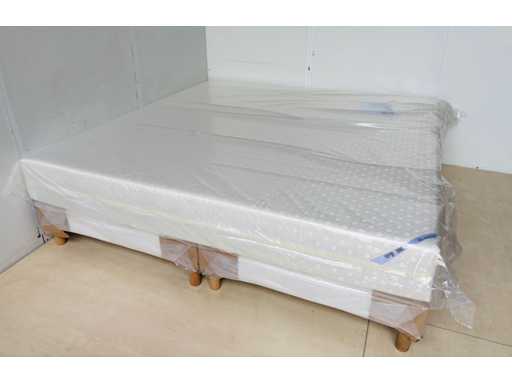 Full bed: Mattress 200x200 cm; Bed bases 2x 100x200cm