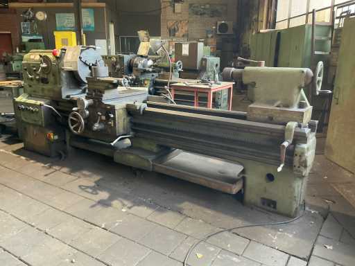2000 ZMM C13/MB Universal Lathe