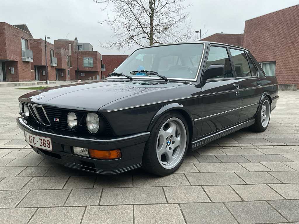 1988 BMW E28 M535i