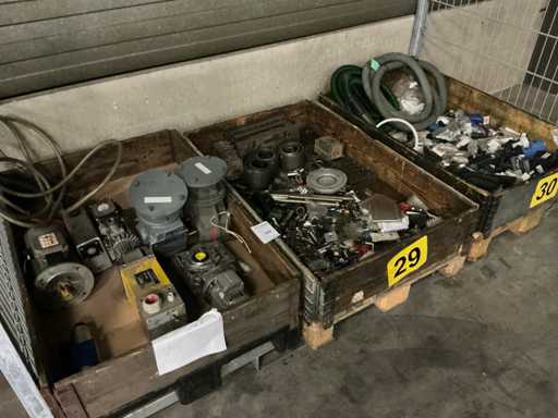 Batch of various spare parts