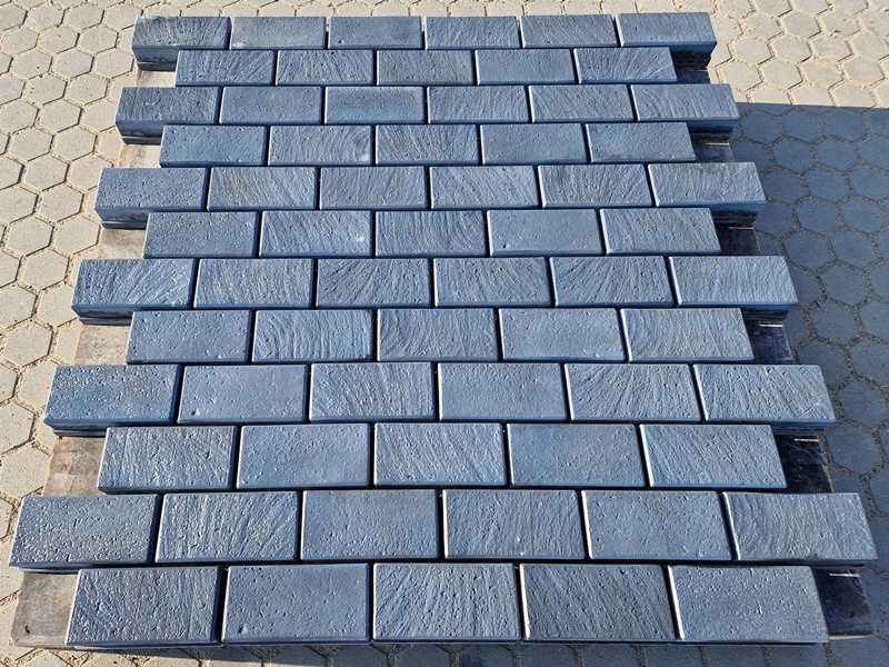 Keramische- en natuursteentegels, betontegels voor binnen en buiten met bezorgmogelijkheid - Troostwijk
