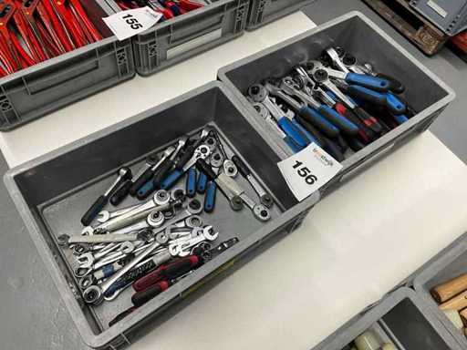 Un lot de chei cu clichet