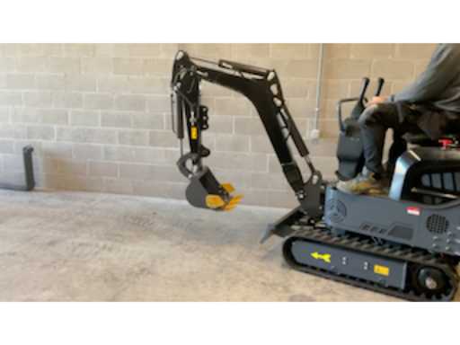 cd8f6b73-6a37-442f-8bd4-21847eda0271.mp4