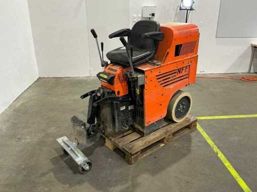 2016 NEF 5700 Ride-on Stripper pe podea