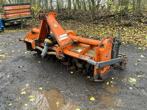 Cultivateur de prairie Pegoraro LO avec rouleau cage