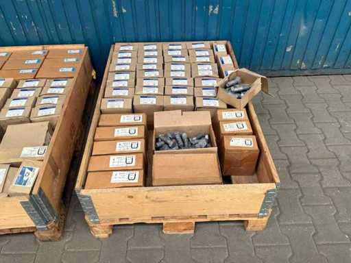 Lotowe śruby M24 (580x)