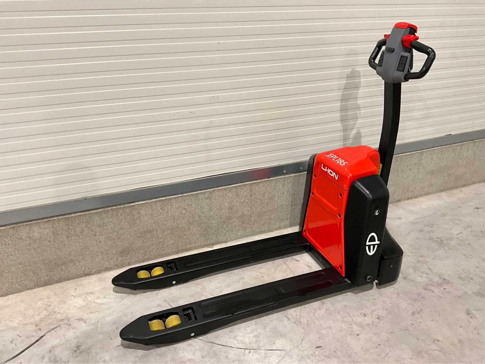 EP – EPL 185 – Electric pallet truck, LI-ION battery pack, internal charger built-in
