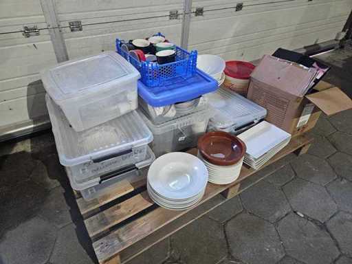 Fourre-fourre-vaisselle diverse, environ 200 pièces