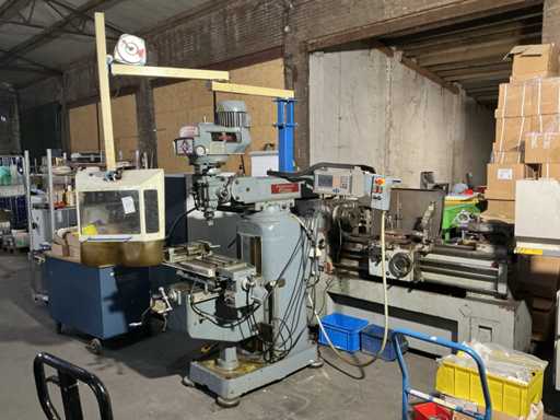 Kondia FV-1 Universal Milling Machine