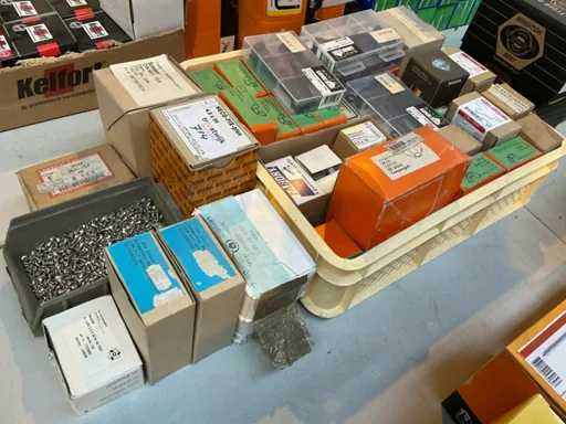 Screw and bolts (15x)