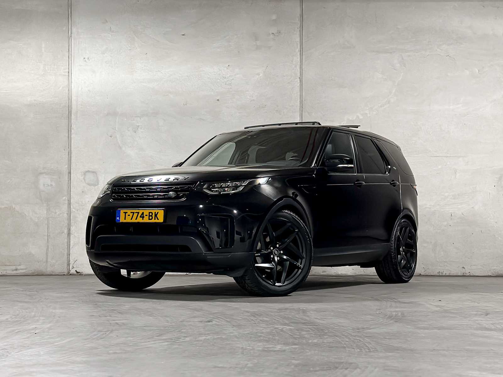 Land Rover Discovery 3.0 Td6 HSE Luxury 258pk 2018 7-persoons, T-774-BK