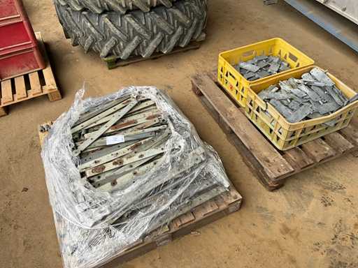 Scharniere und Schlösser