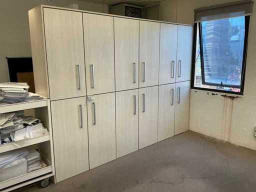 Armoire de bureau avec 12 portes
