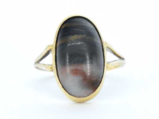Bague en or avec pierre précieuse