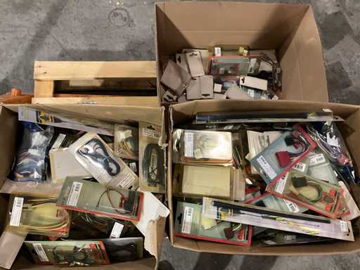 Diverse kabels en adapters