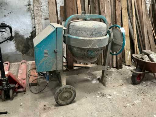 Vicario BT180 Concrete Mixer