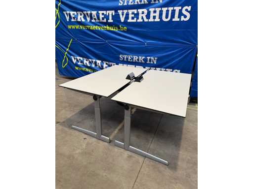 Bureautafel Ahrend met stekkerblok (2x)