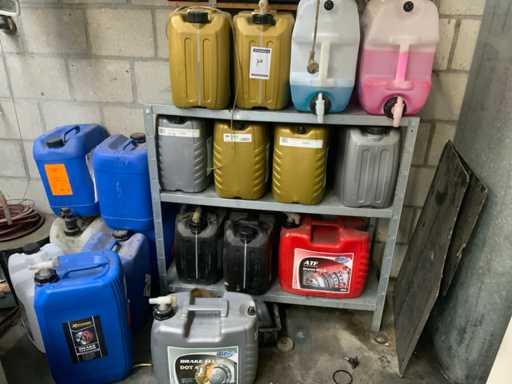 Diverse uleiuri și lichide cu rafturi