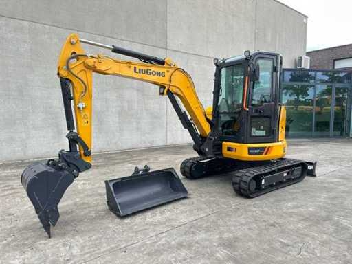 Excavators, forklifts and earthmoving equipment