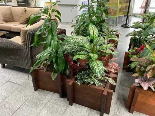 Artificial plant in planter (2x)