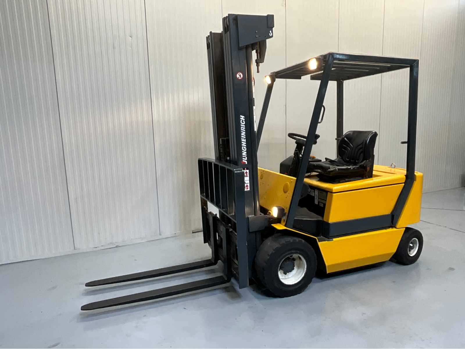 Jungheinrich EFG 4025 Forklift Truck – Triplex – Freelift – Sideshift – 5.6M