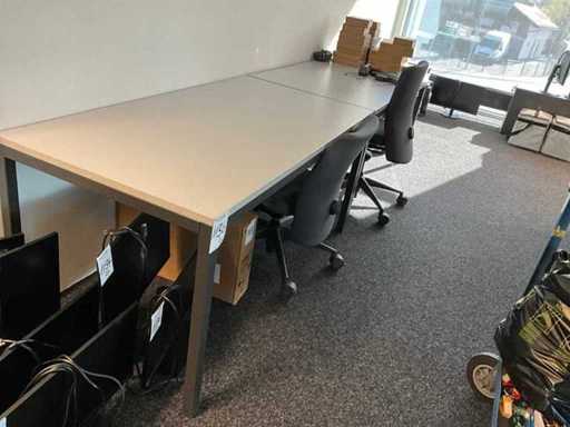Desk with office chair without material (2x)