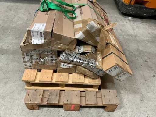 Circa 50 blocchi flipchart al quadrato originale + 1 carta plotter Roööe