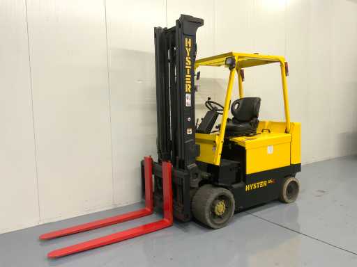 Hyster - E4.50XLS - Forklift, battery charger, side shift with scale
