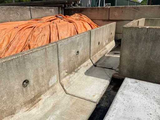 Concrete retaining wall (6x)