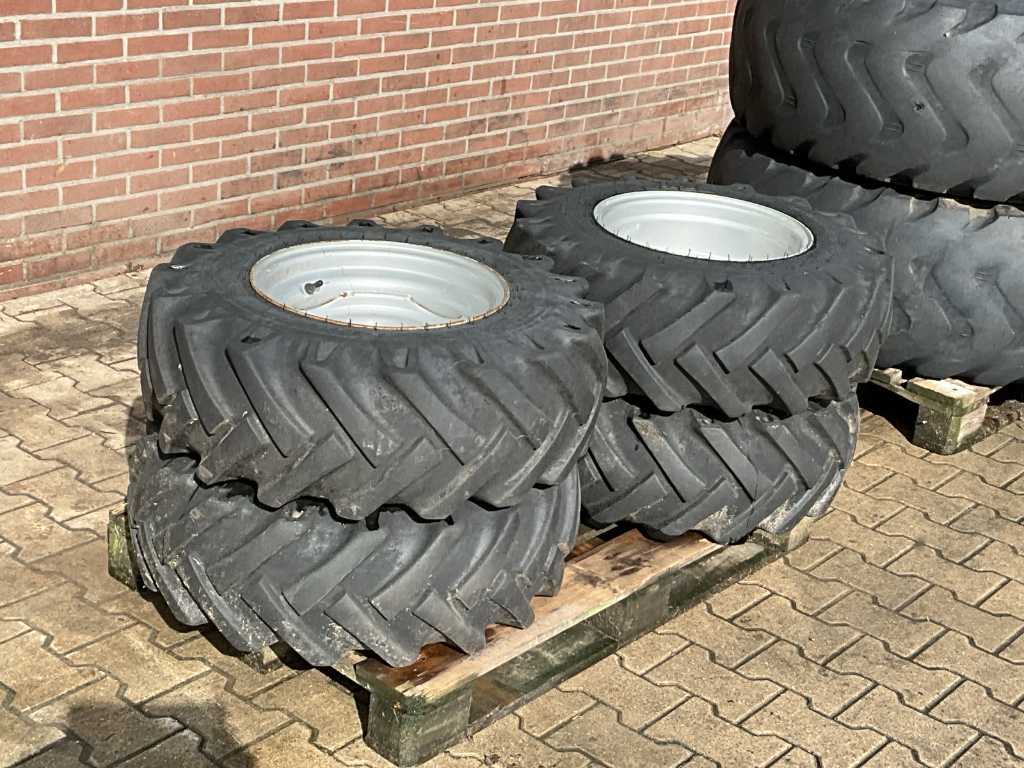 BKT Implement AS-504 Tires with rim