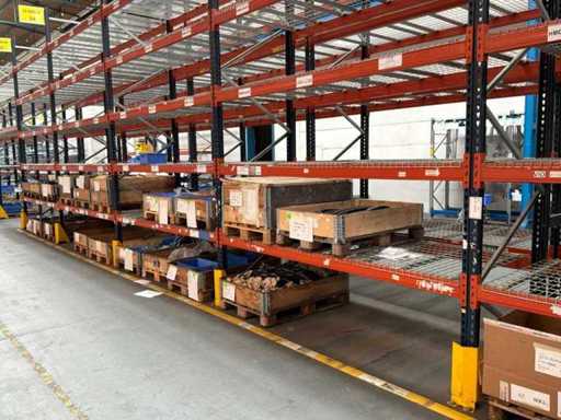 Pallet rack without contents (4 times the field size)