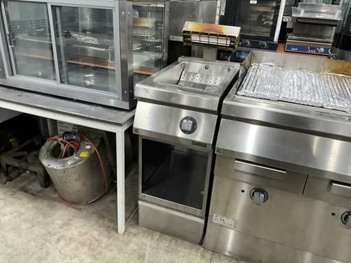 Ejector de cartofi prăjiți încălziți Zanussi