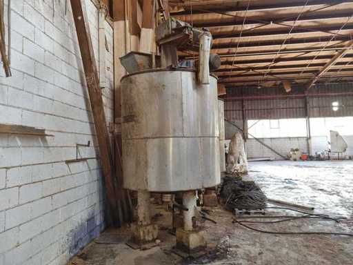 Depósito mezclador con cámara térmica