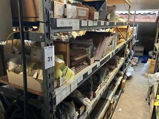 New Holland Un lot mare de piese pentru cutia de viteze + acumulatoare