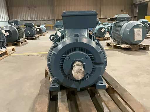 Silnik elektryczny SIEMENS 55KW 1000RPM 400/690V B3 T250