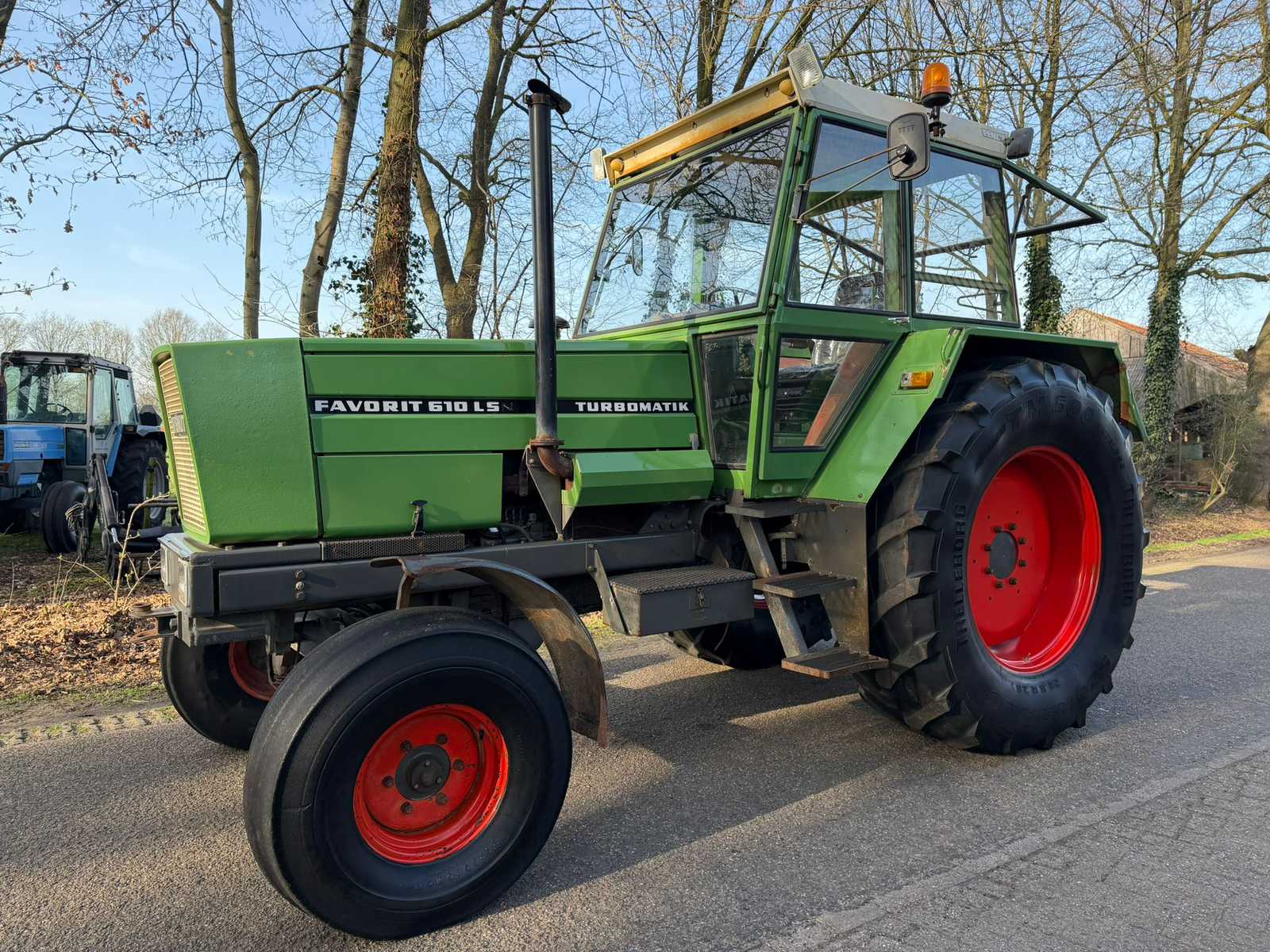 1989 Fendt Favorit 610 LS Two-wheel drive farm tractor