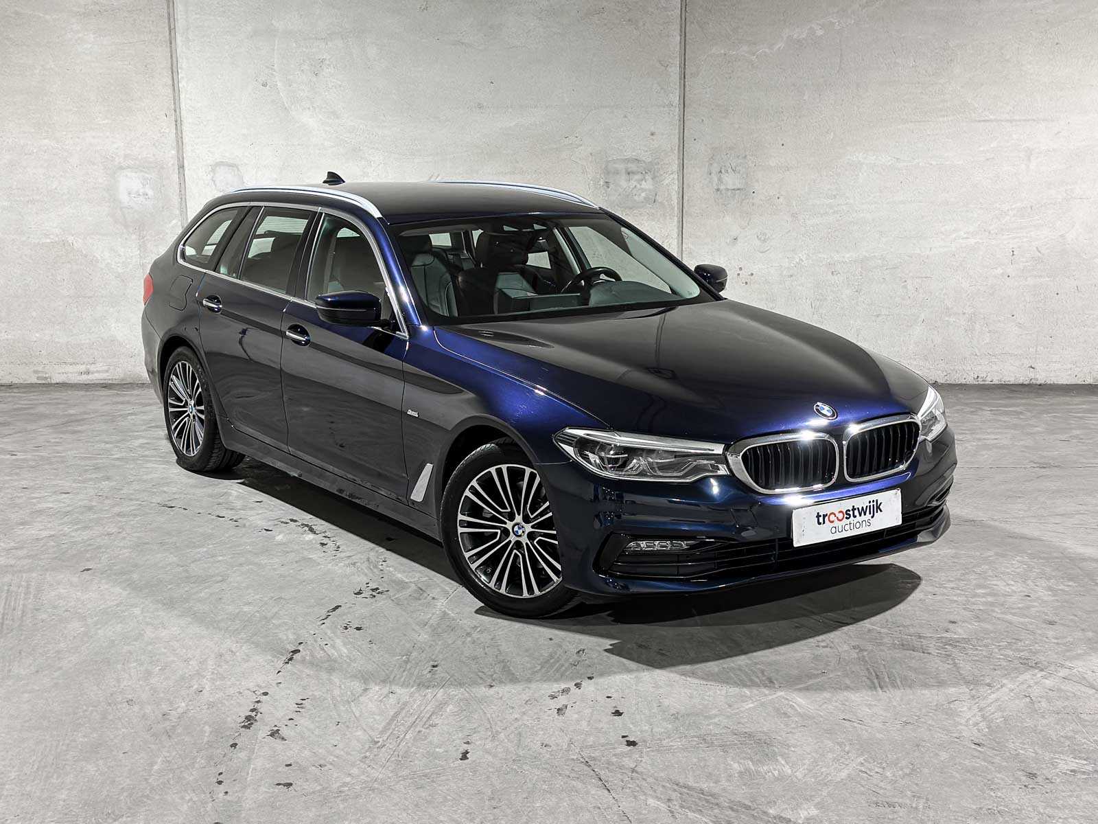 BMW 520i Touring High Executive Sport-Line 5-Series 184hp 2019, XG-208-V