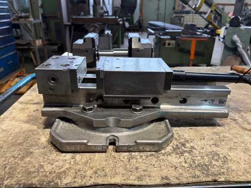 HILMA RÖMHELD Machine Vise