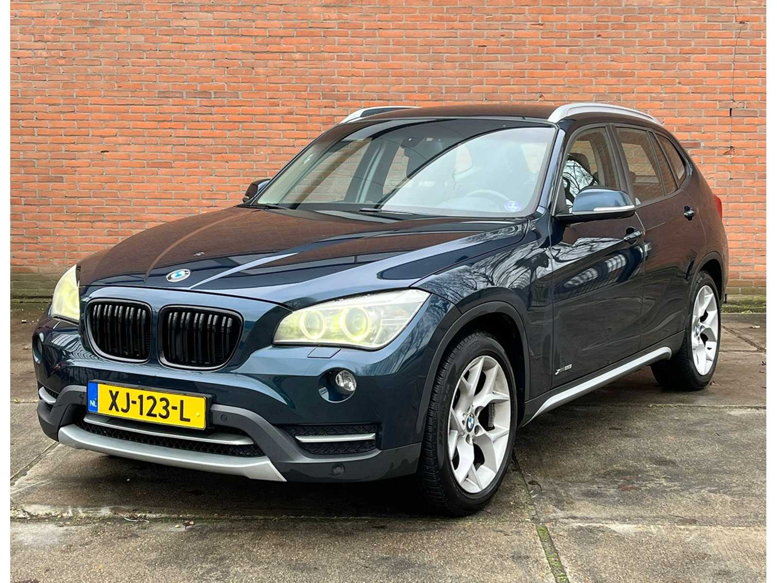 BMW X1 xDrive28i Business, Automatic XJ-123-L