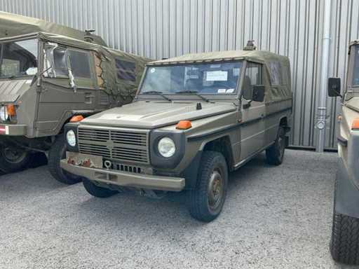 Pojazd wojskowy Puch G250 z 1990 roku