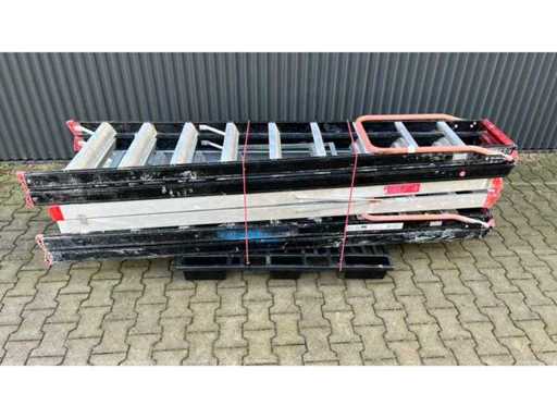 Partij aluminium trappen